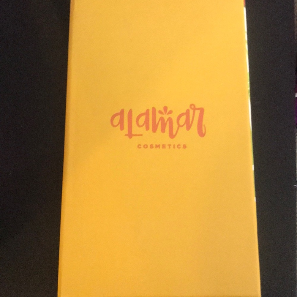 Alamar Cosmetics Reina Del Caribe Palette